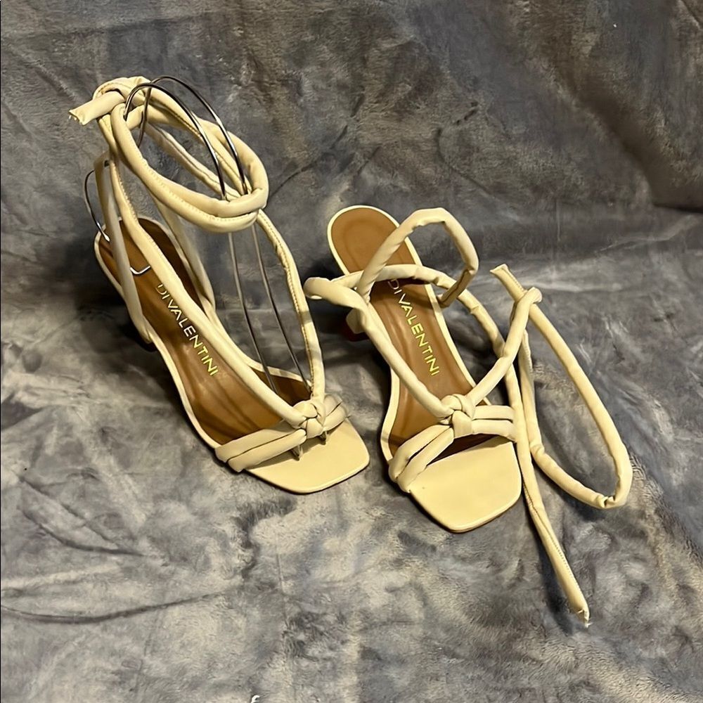 Di Valentini Cream Women's Strappy Sandals